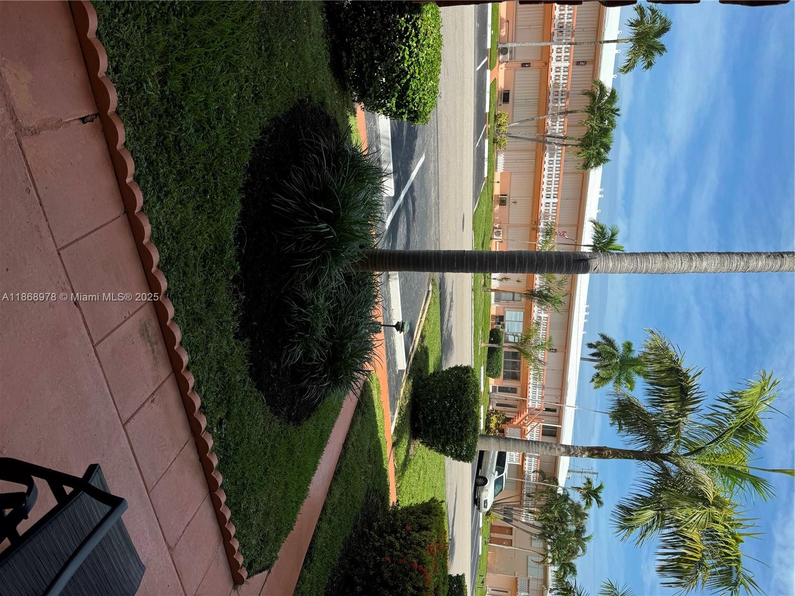 900 SW 11th Ave # 8C, Hallandale Beach FL 33009