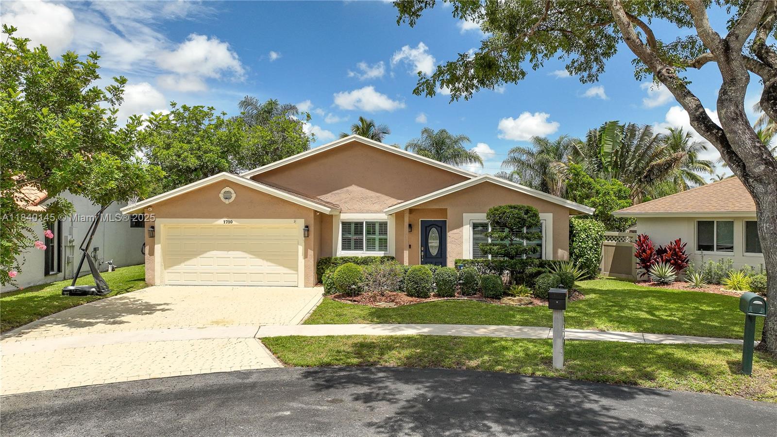 1710 SW 100th Ter, Davie FL 33324