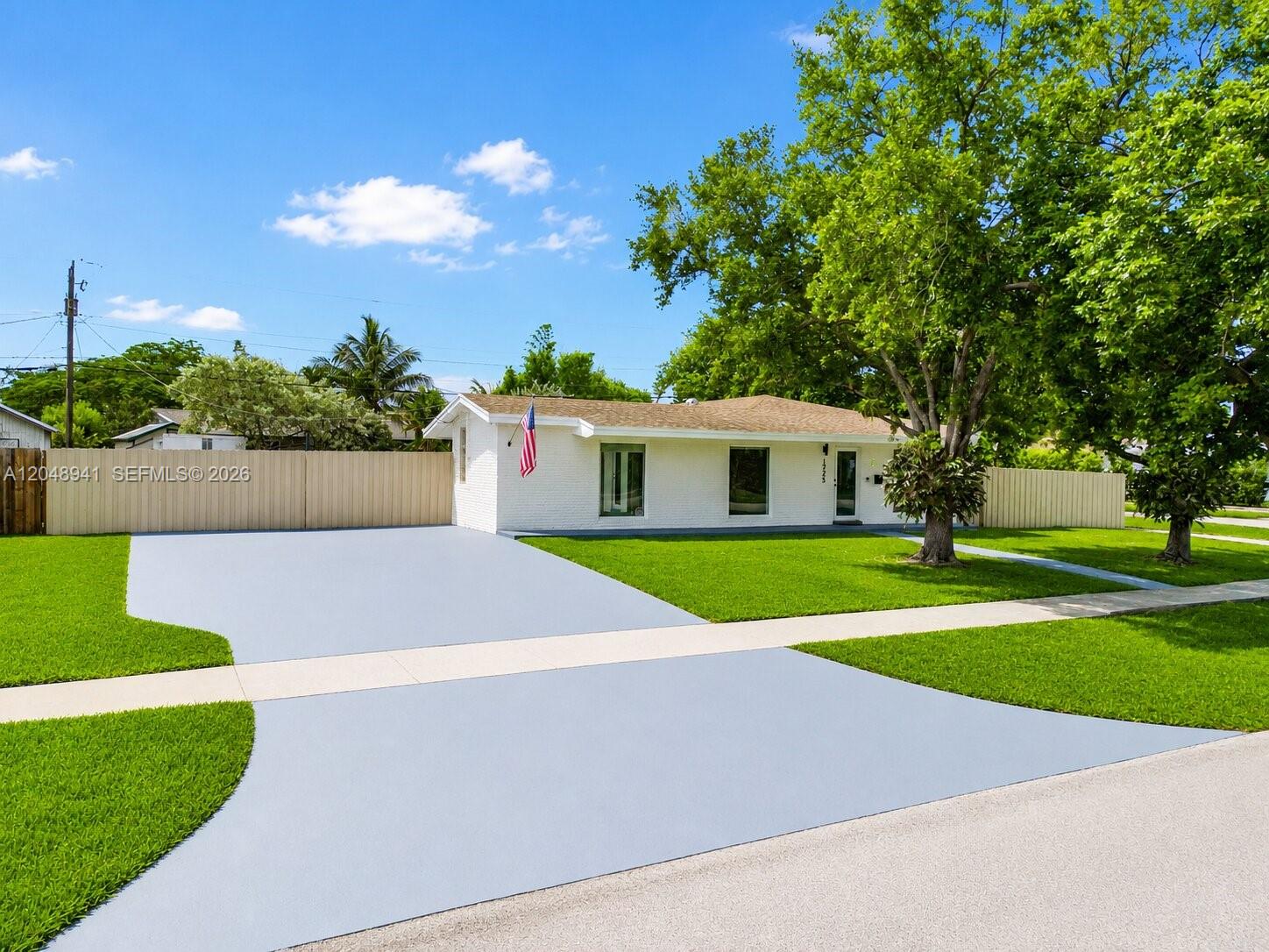 19225 Bel Aire Dr, Cutler Bay FL 33157