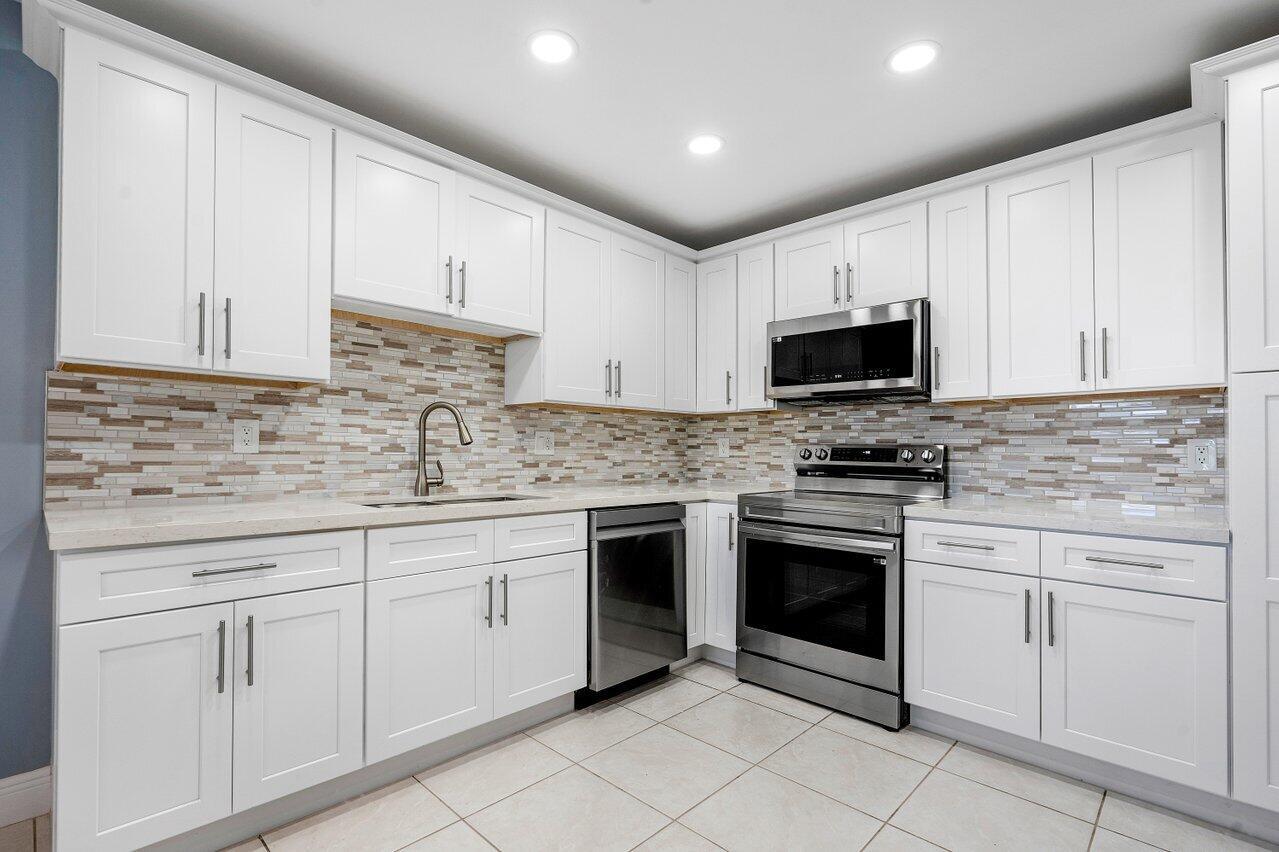 1740 NW 19th Terrace # 204, Delray Beach FL 33445