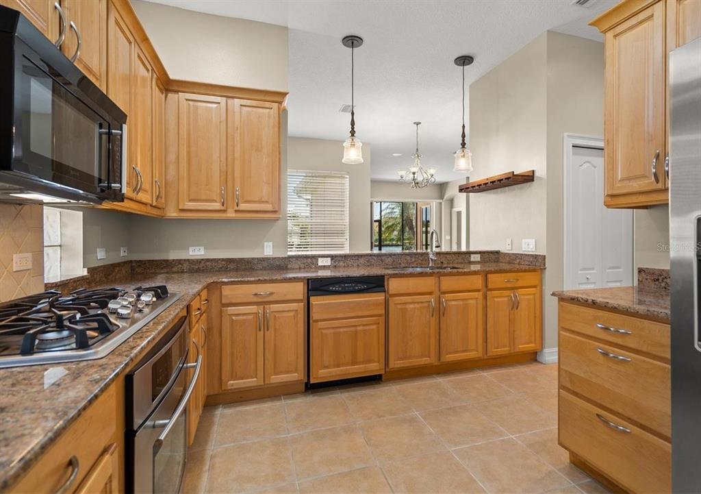 312 11TH AVENUE E, PALMETTO, FL — photo 4 of 30