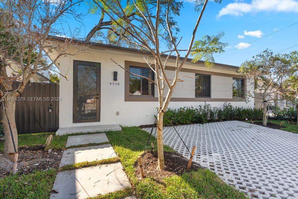 4519 NW 3th St, Miami FL 33126