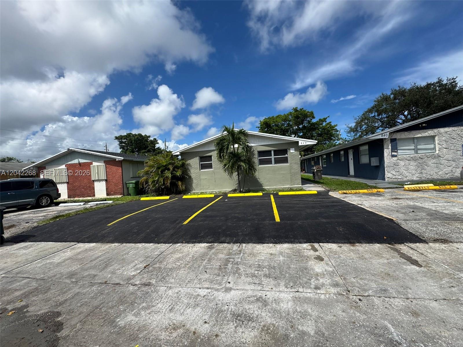 844 SW 10th St # 3, Hallandale Beach FL 33009