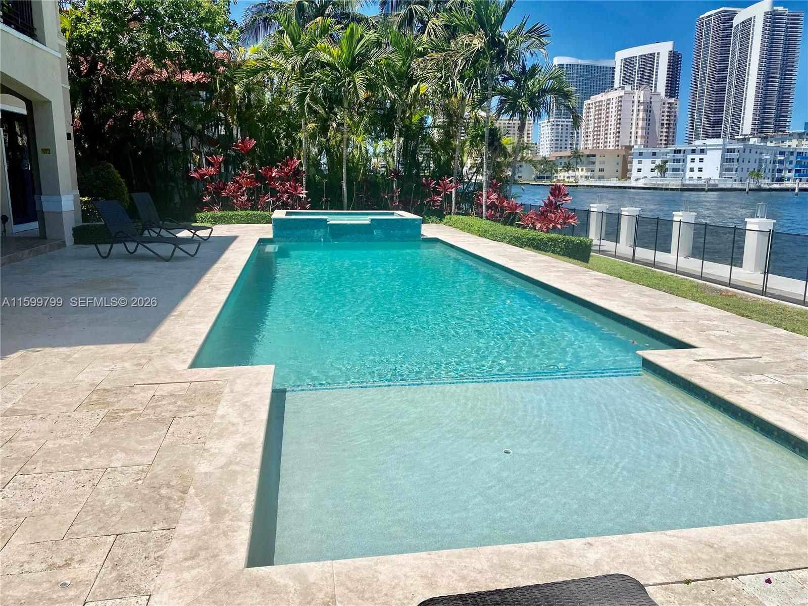 HALLANDALE BEACH, FL — photo 4 of 30