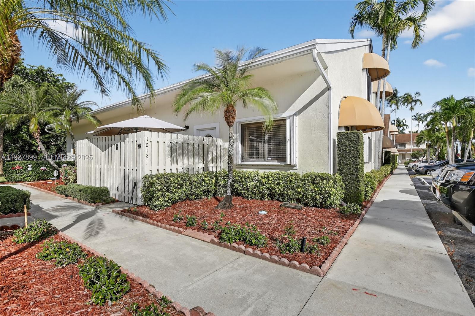 10121 NW 33rd St, Sunrise FL 33351