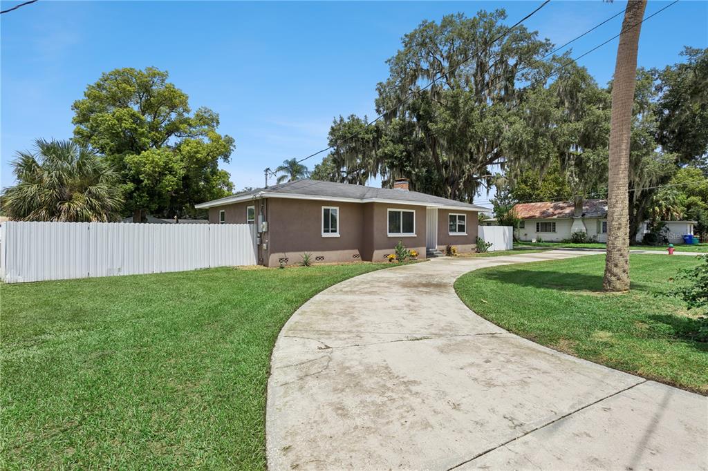 723 N ROCKINGHAM AVENUE, TAVARES, FL — photo 2 of 30