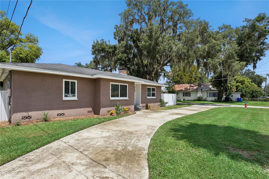 723 N ROCKINGHAM AVENUE, TAVARES, FL — photo 3 of 30