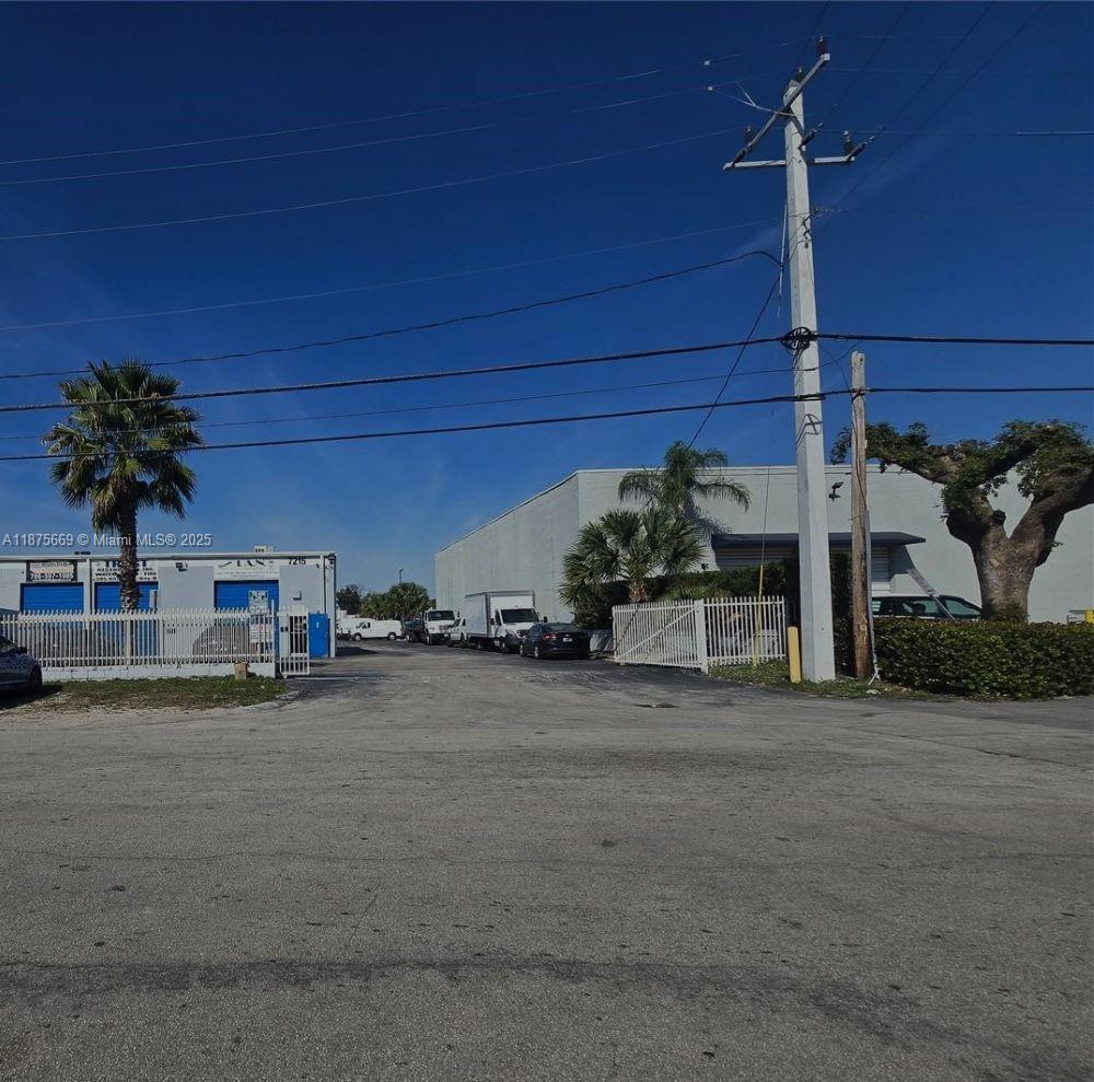 7215 NW 41st St # G, Miami FL 33166