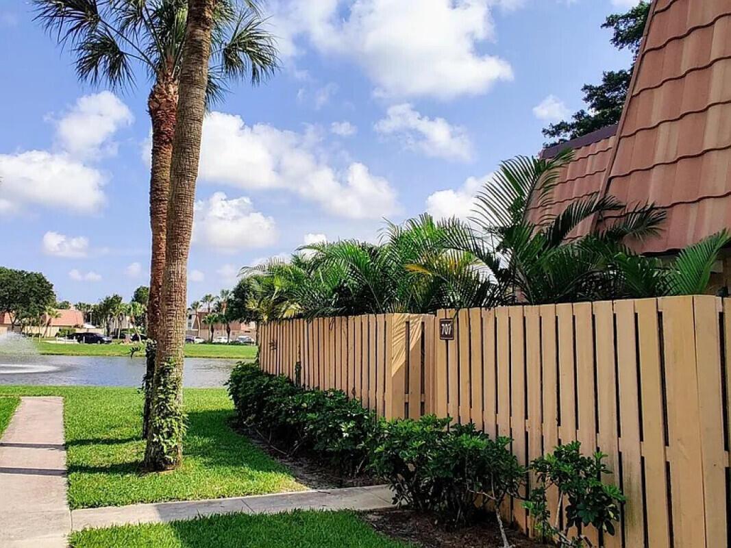 707 Mill Valley Place, West Palm Beach FL 33409