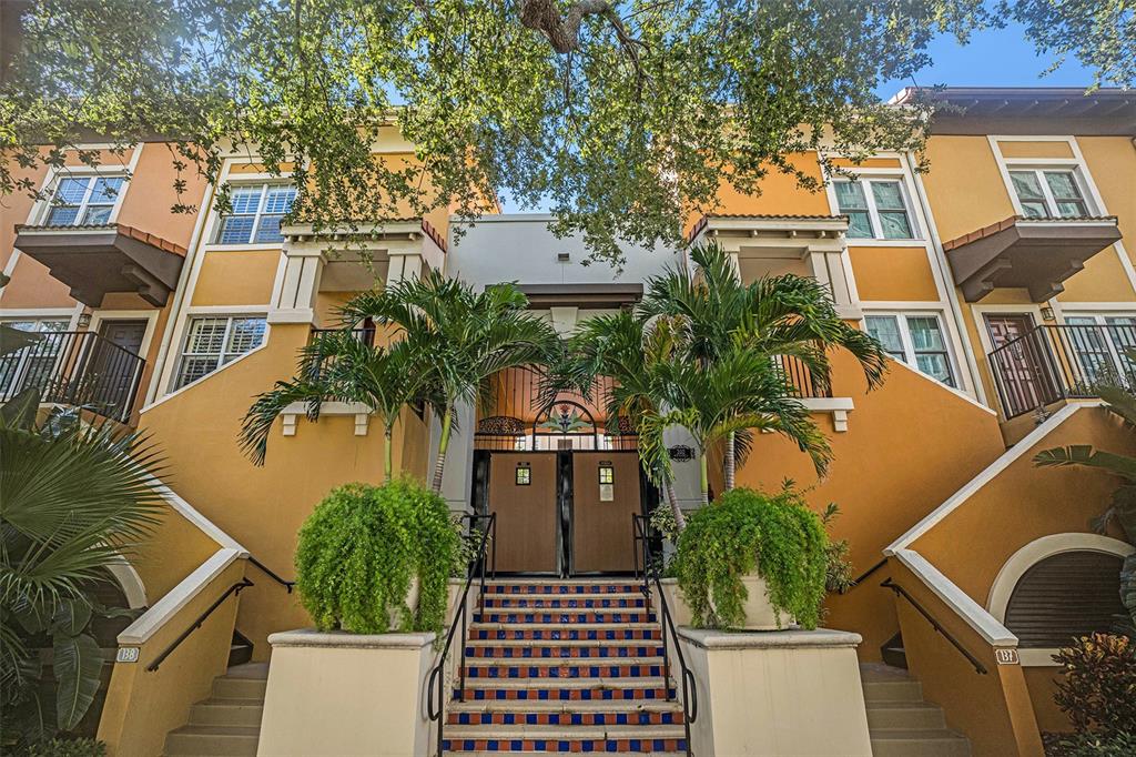 200 4TH AVENUE S UNIT 425