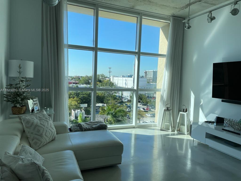 2001 Biscayne Blvd # 3608, Miami FL 33137