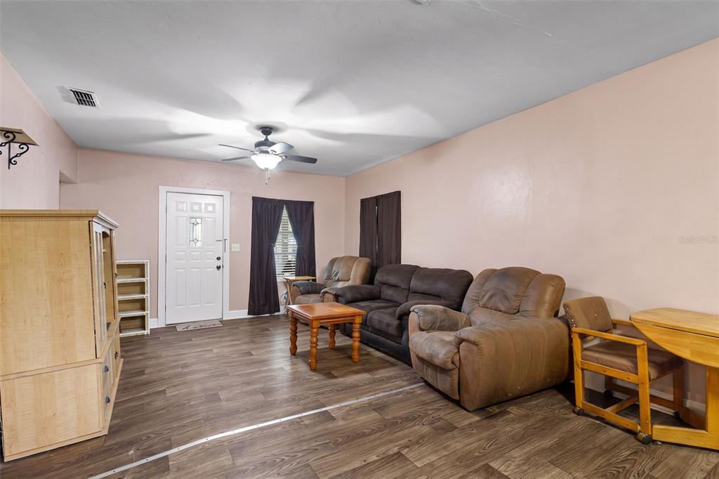 729 NW 3RD AVENUE, TRENTON, FL — photo 4 of 26