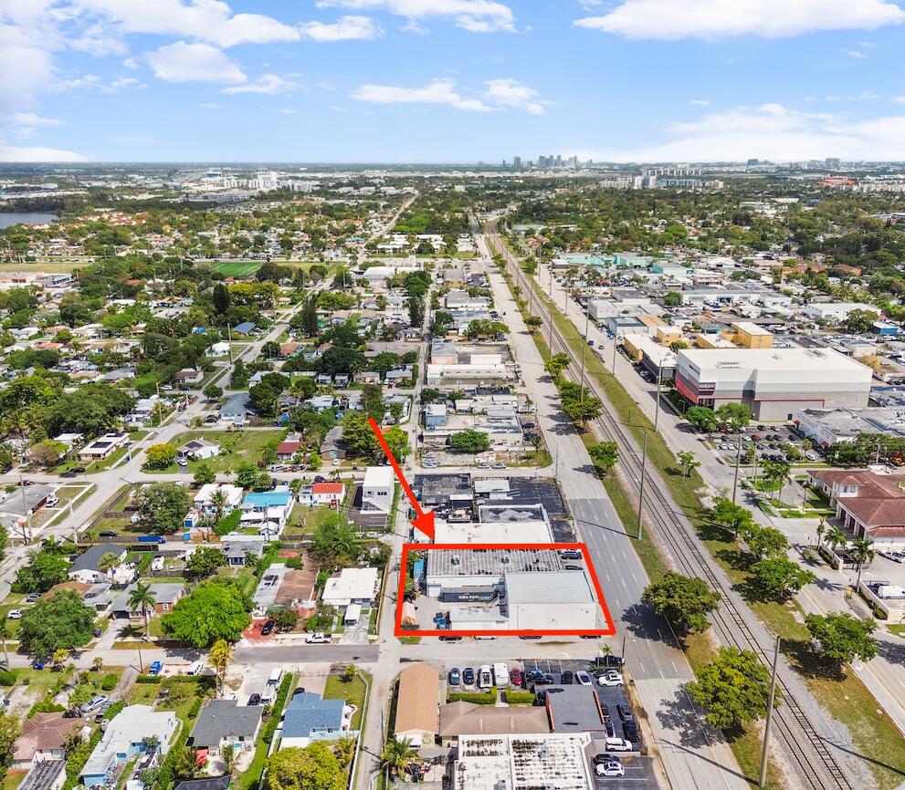 An aerial view shows a rectangular commercial building highlighted in red along a city street — 1800 N Dixie Highway, Hollywood FL 33020, HOLLYWOOD, FL
