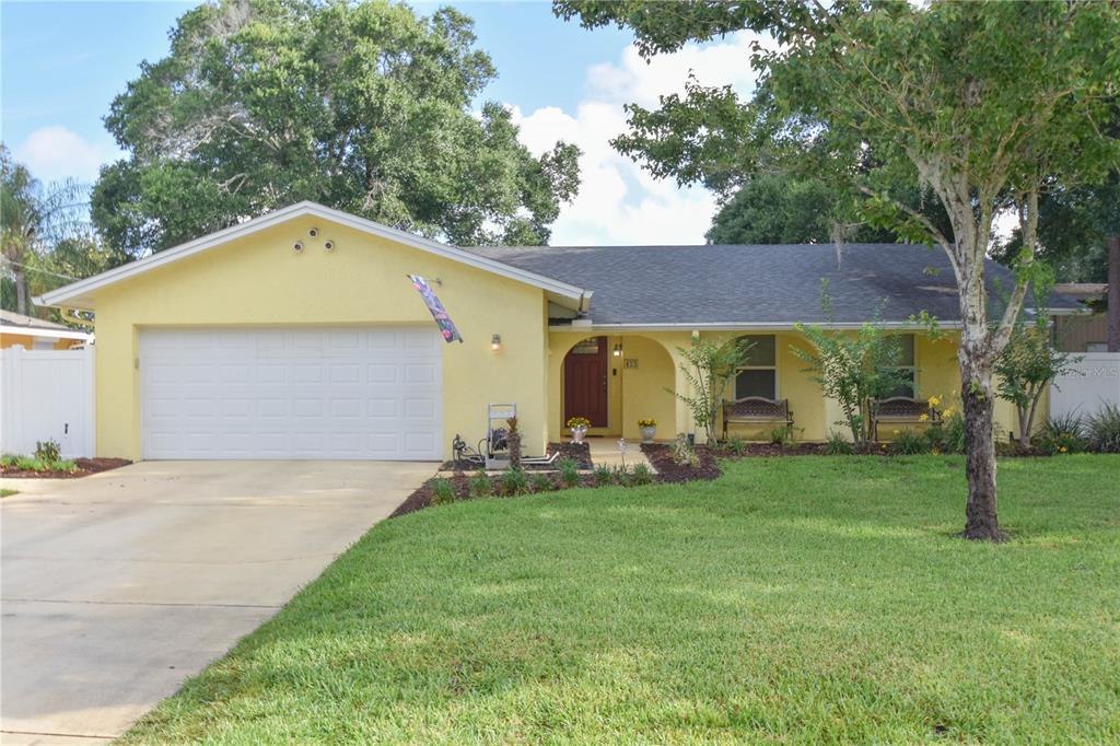 A yellow single-story house with a two-car garage and a front lawn — 433 CENTER STREET, ALTAMONTE SPRINGS, FL