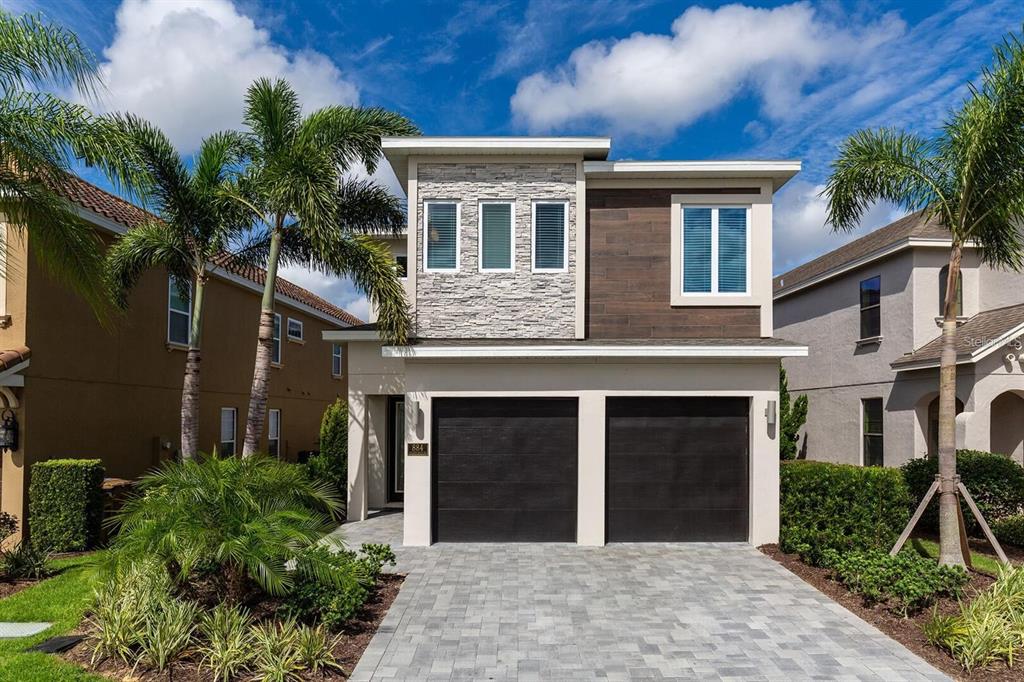 884 GOLDEN BEAR DRIVE