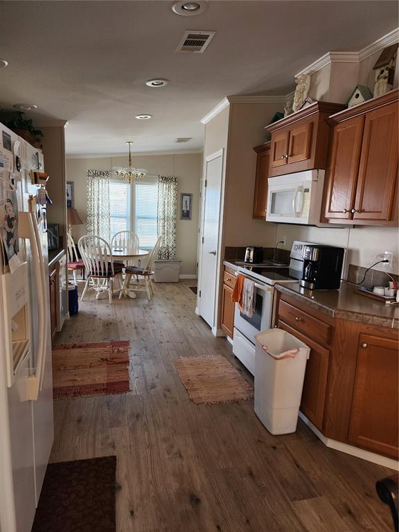918 50TH AVENUE W, BRADENTON, FL — photo 4 of 17