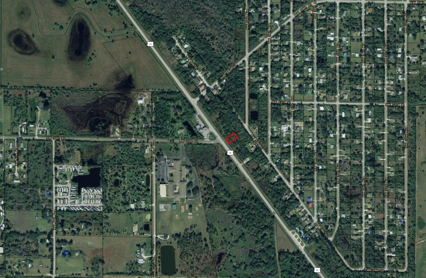 This is an aerial map showing a highlighted rectangular property lot near a highway intersection — 3004 US Highway 98, Okeechobee FL 34972, OKEECHOBEE, FL