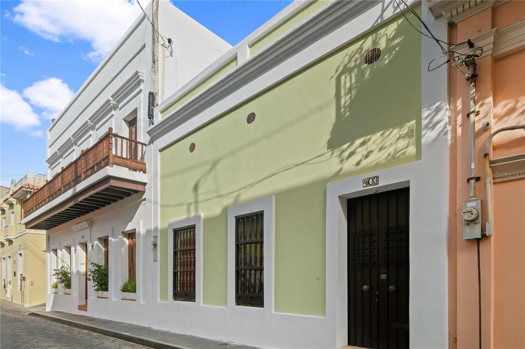 403 CALLE LUNA