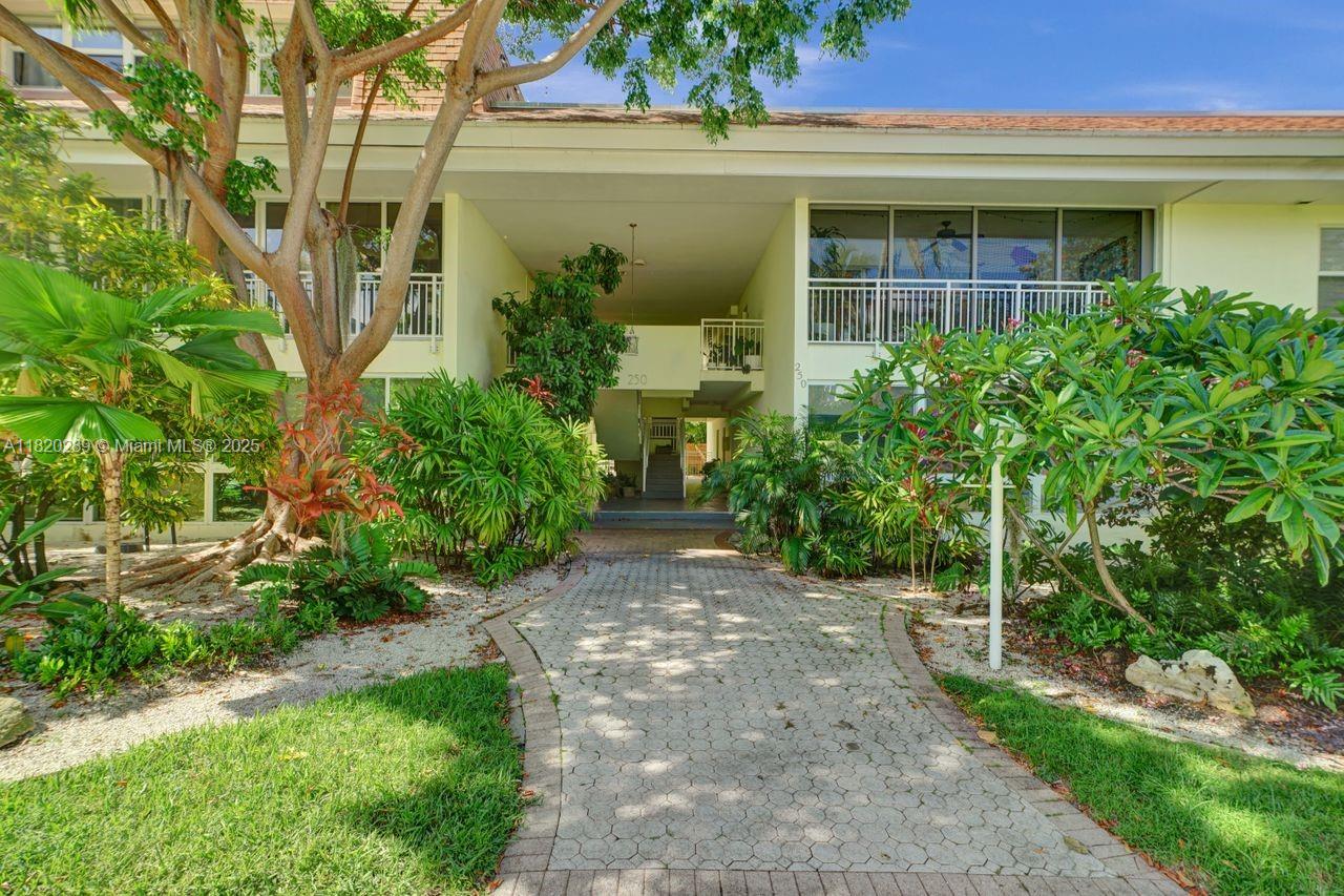 260 Sunrise Dr, Key Biscayne FL 33149