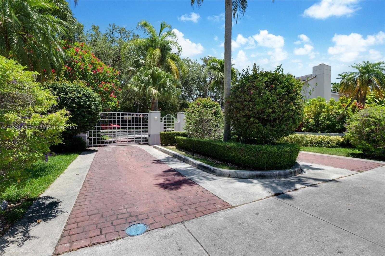 6670 SW 69th Ln, South Miami FL 33143