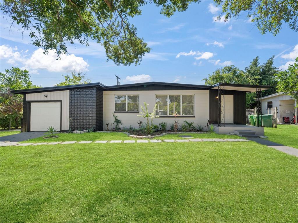 901 KENSINGTON DRIVE