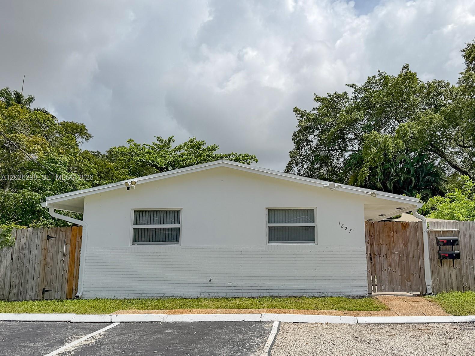 1827 SW 21st St, Fort Lauderdale FL 33315