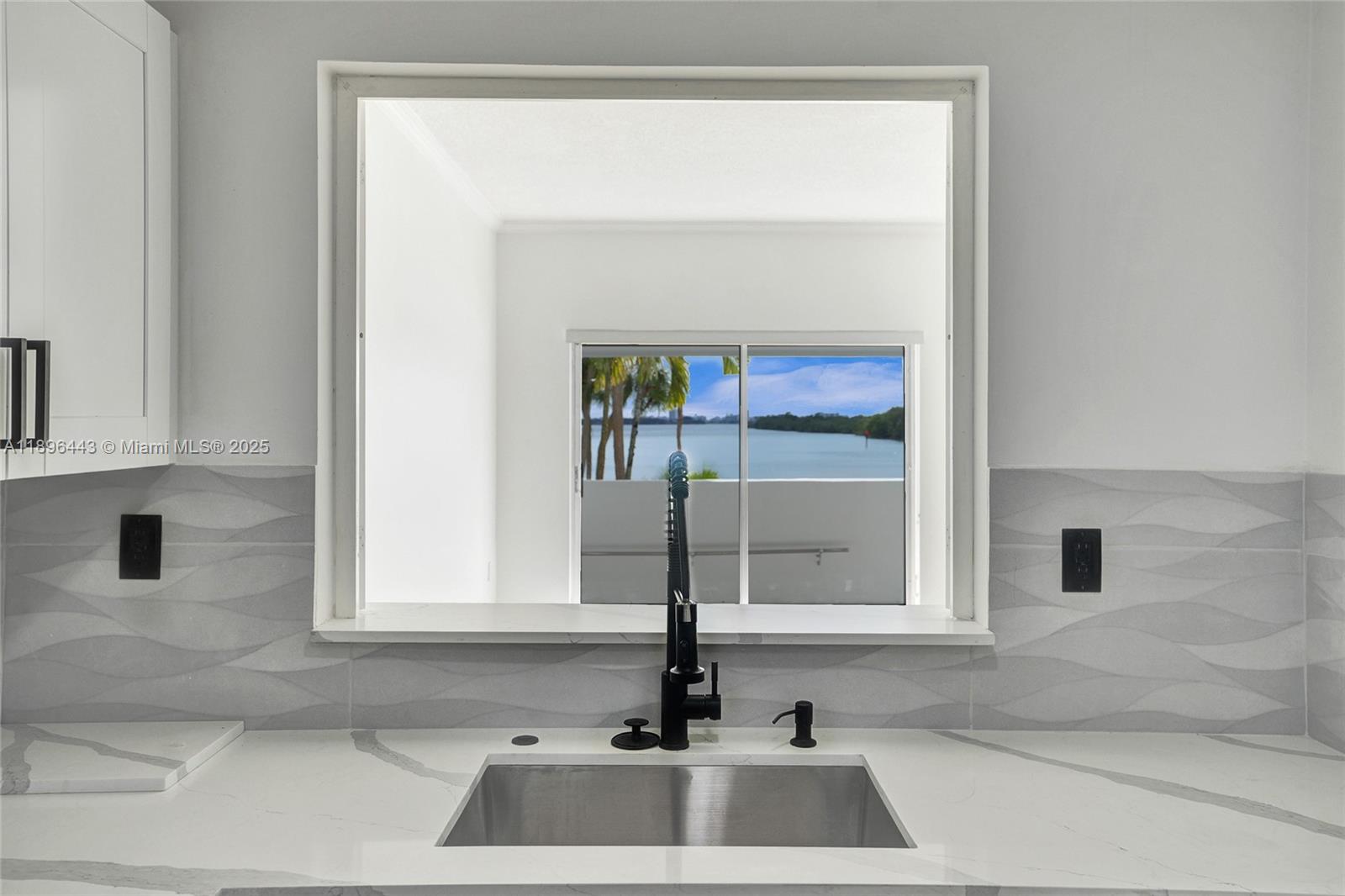 500 Bayview Dr # 118, Sunny Isles Beach FL 33160