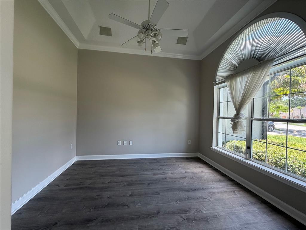 A screened-in patio features a swimming pool, a hot tub, and a concrete deck — 1070 CEASARS COURT, MOUNT DORA, FL