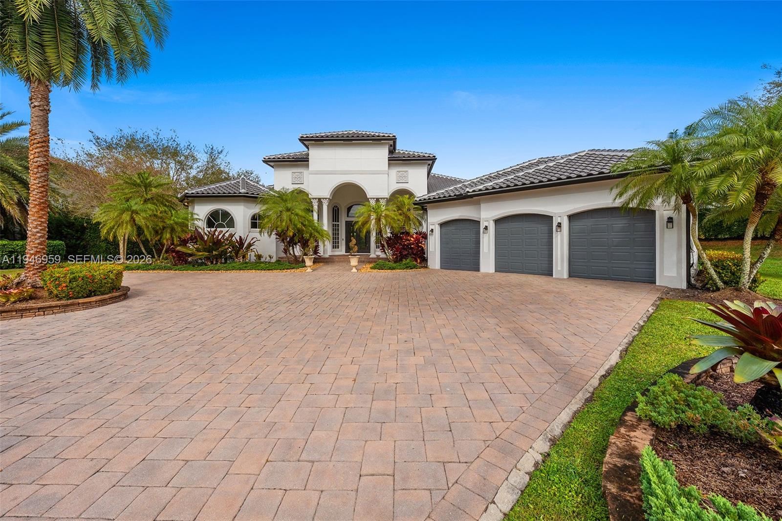 12401 N Stonebrook Cir, Davie FL 33330