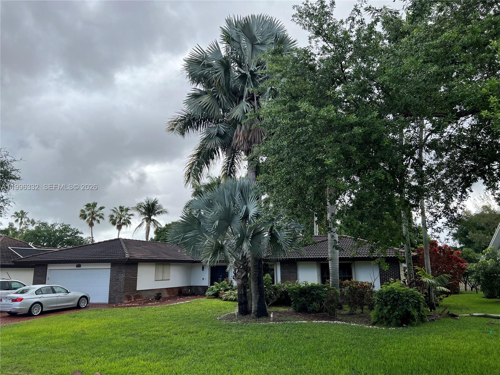 19265 E Saint Andrews Dr, Hialeah FL 33015, HIALEAH, FL — photo 2 of 30