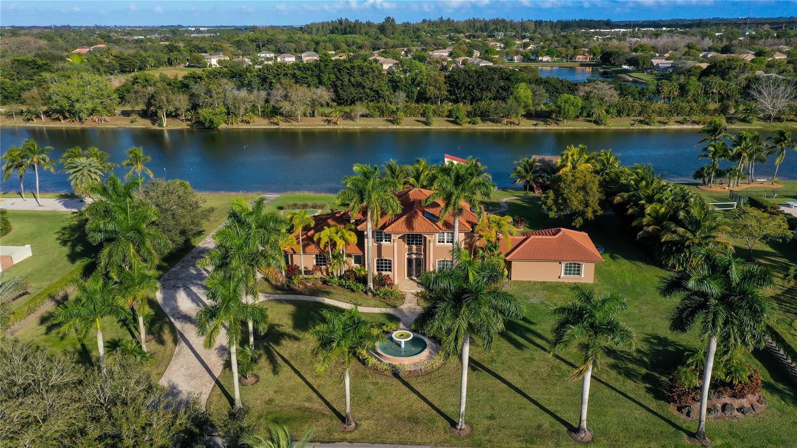 5660 Lago Del Sol Drive, Lake Worth FL 33449