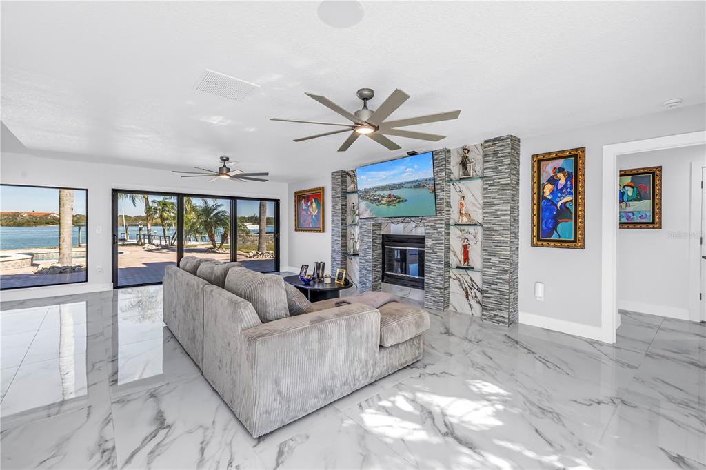 583 CRYSTAL DRIVE, MADEIRA BEACH, FL — photo 3 of 30