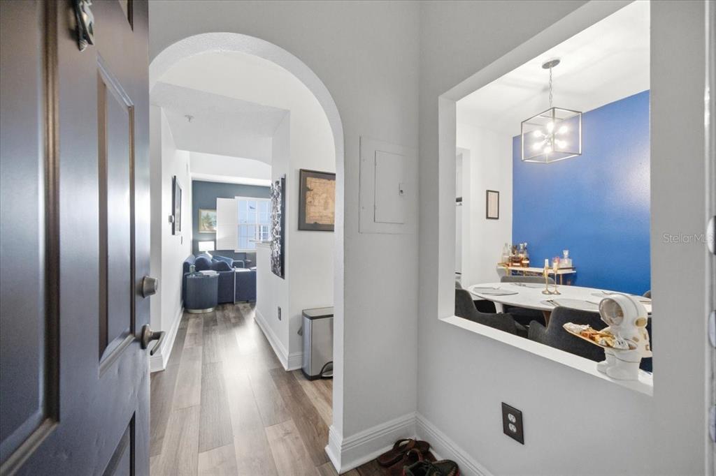 An entryway leads to a living area through an archway, with a dining room visible — 501 KNIGHTS RUN AVENUE UNIT 1320, TAMPA, FL