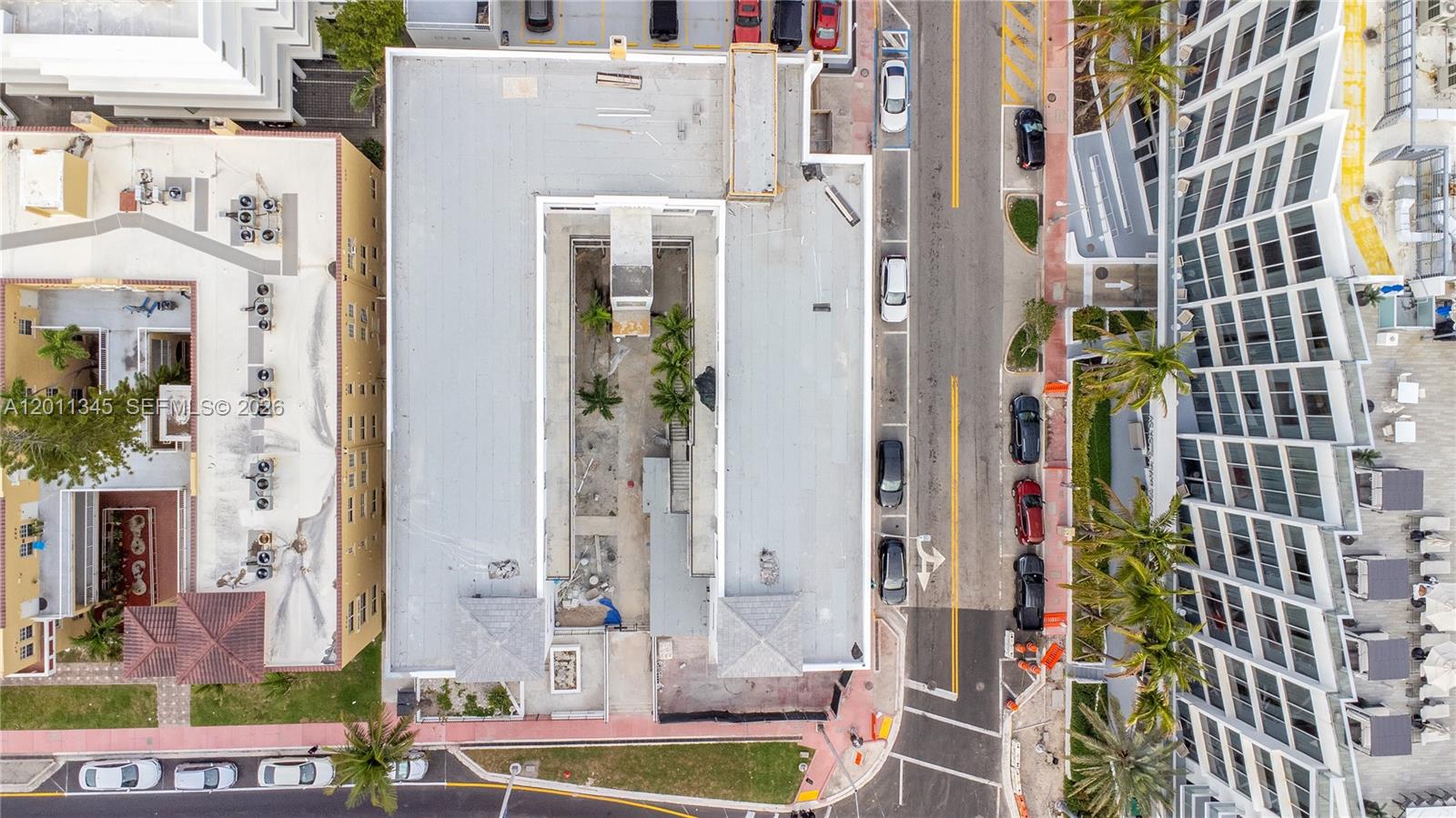 This aerial view shows a U-shaped building with a central courtyard and adjacent street parking — 2814 Collins Ave, Miami Beach FL 33140, MIAMI BEACH, FL
