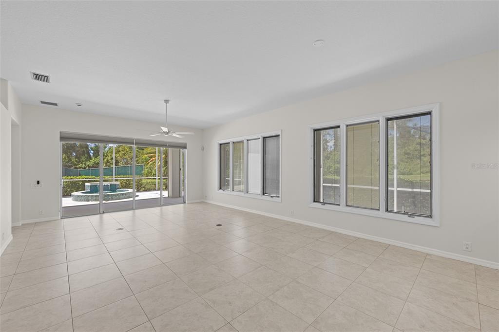 8628 54TH AVENUE CIRCLE E, BRADENTON, FL — photo 3 of 24