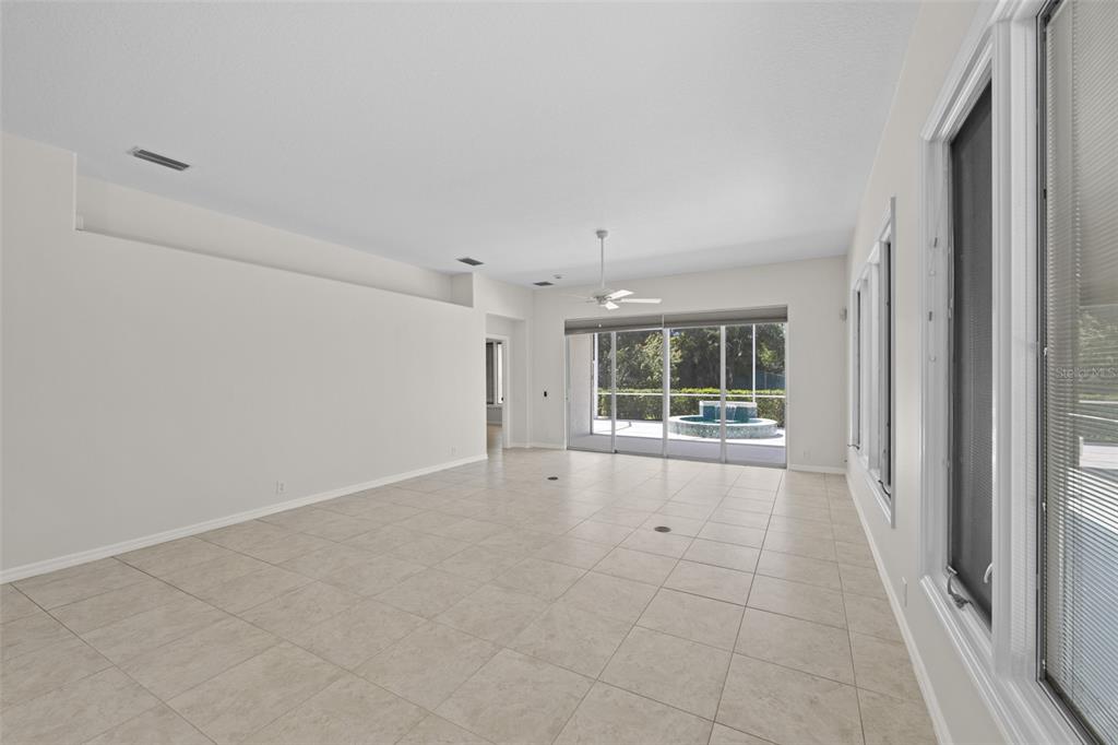 8628 54TH AVENUE CIRCLE E, BRADENTON, FL — photo 5 of 24