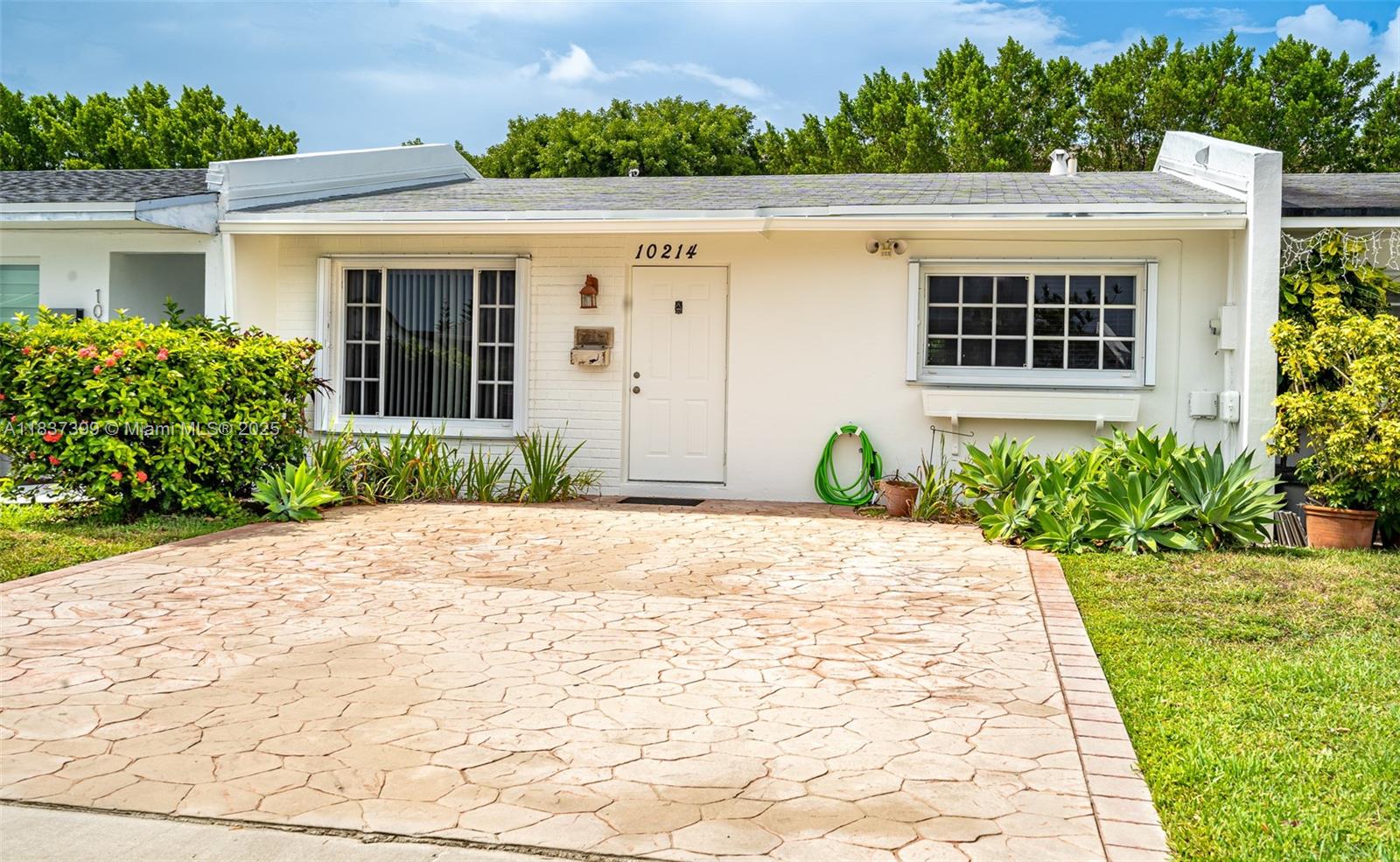 10214 SW 21st Ter, Miami FL 33165