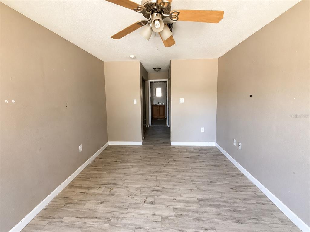A room with light-colored walls, wood-look tile flooring, and a ceiling fan — 508 OAKLAND ROAD, AUBURNDALE, FL