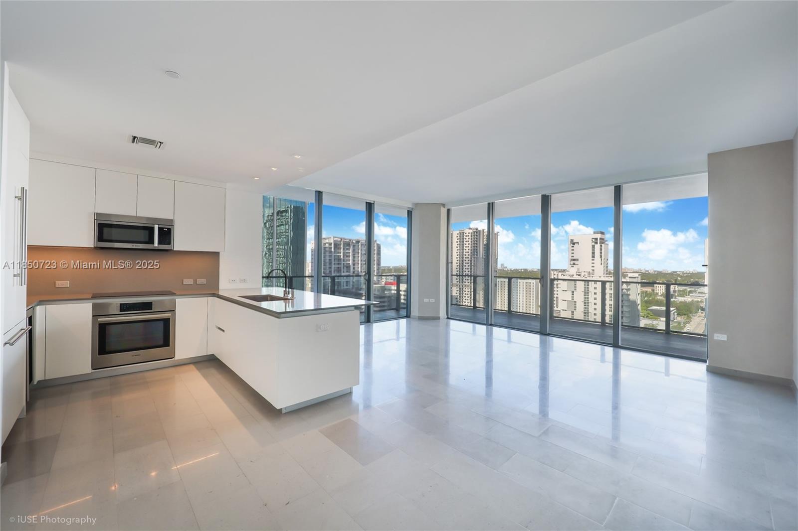 88 SW 7th St # 1202, Miami FL 33130