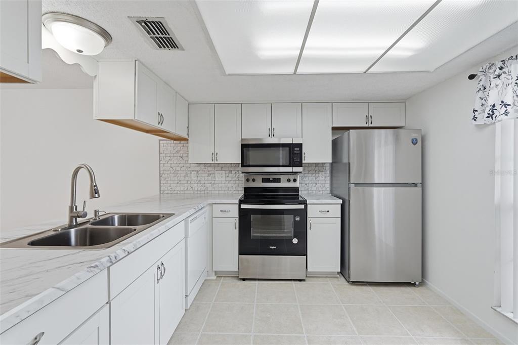 12349 DEARBORN DRIVE UNIT E, HUDSON, FL — photo 5 of 30