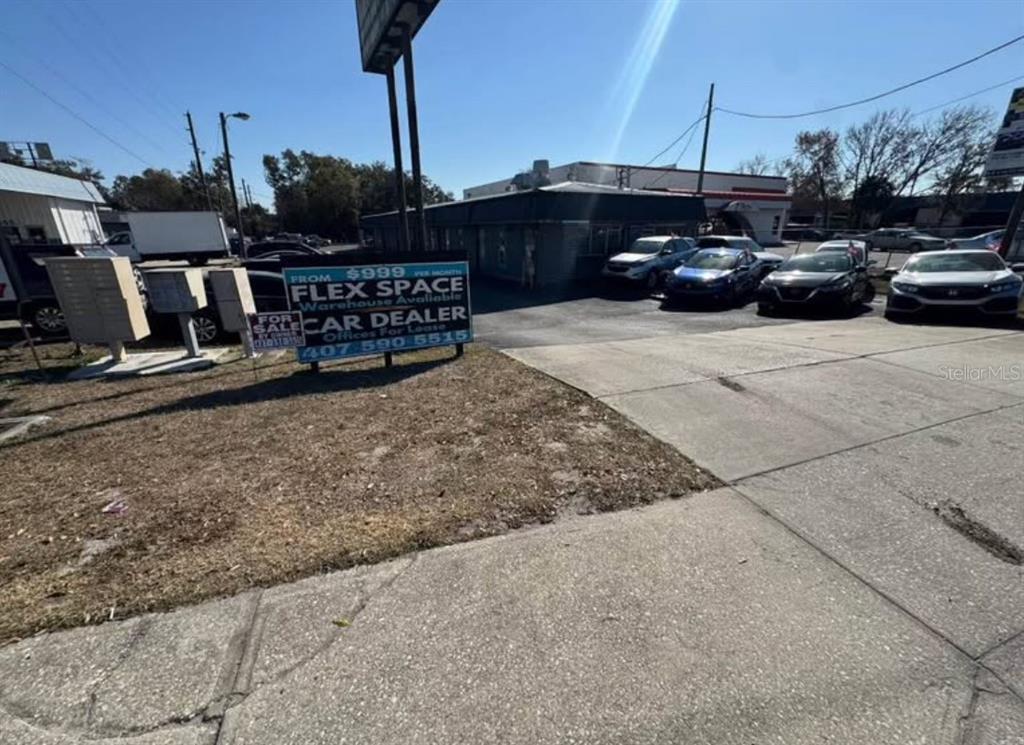 A commercial building with a parking lot and a for-lease sign in the foreground — 531 N US HIGHWAY 17 92, LONGWOOD, FL