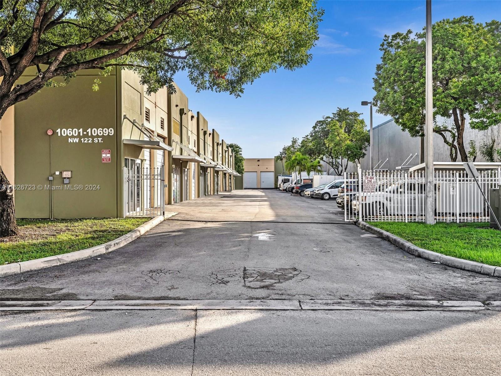 10601 NW 122nd St # 11, Medley FL 33178
