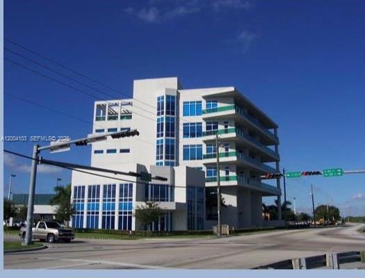 2300 W 84th St # 304, Hialeah FL 33016