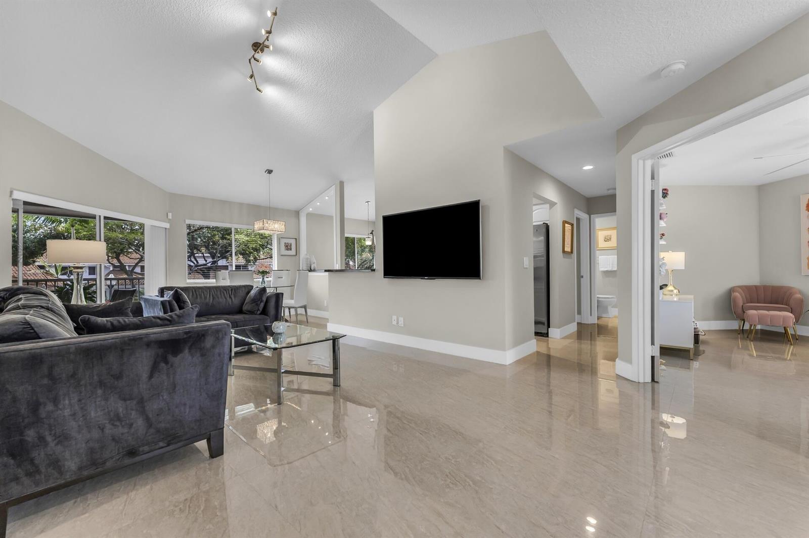 994 NW 93rd Avenue, Plantation FL 33324