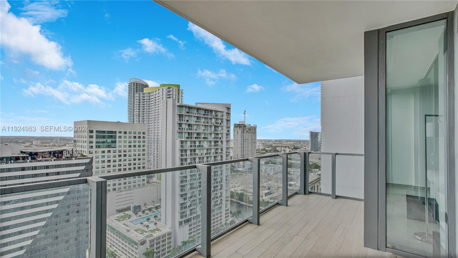 88 SW 7th St # 2008, Miami FL 33130