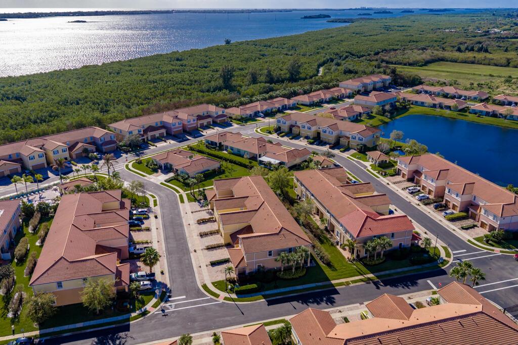 VERO BEACH, FL — photo 5 of 12