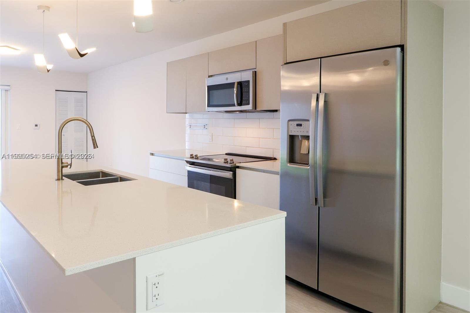 2555 NE 193rd St # 2206, Miami FL 33180