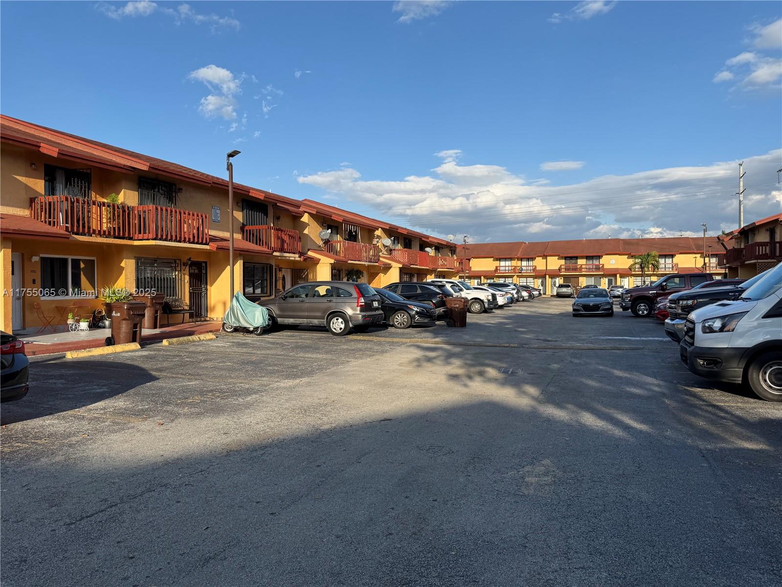 2211 W 52nd St # 211, Hialeah FL 33016