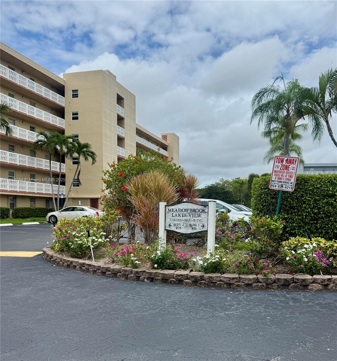 401 SE 3rd St # 405, Dania Beach FL 33004