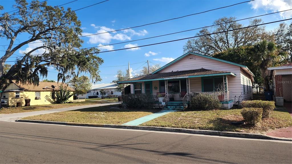 201 DR J A WILTSHIRE AVENUE W